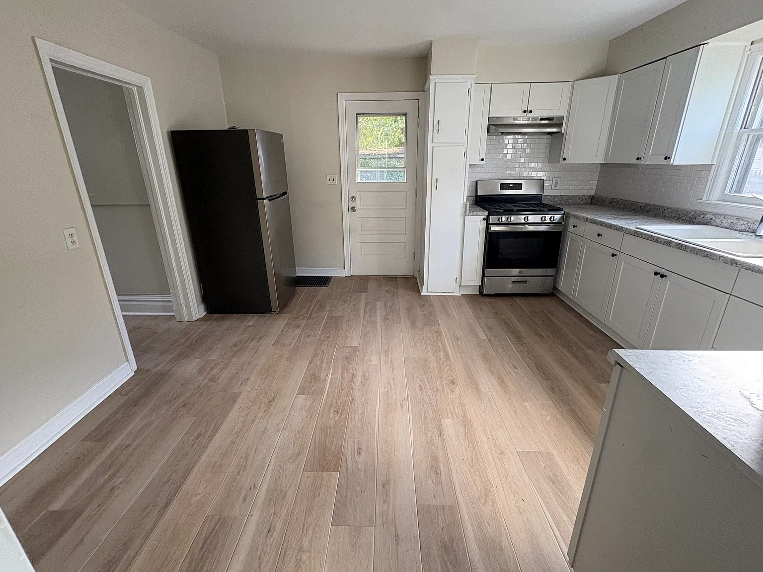 3 bed, 1.5 bath, 1211 sqft, $1,850 — Photo 2
