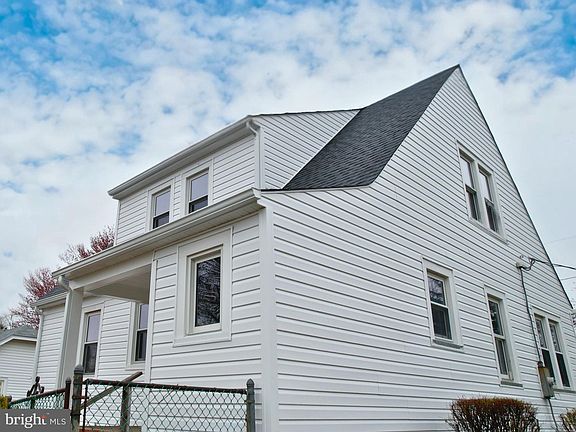 5th image of 2820 Franklin St