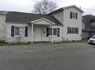 127 134th St, Chesapeake, WV 25315