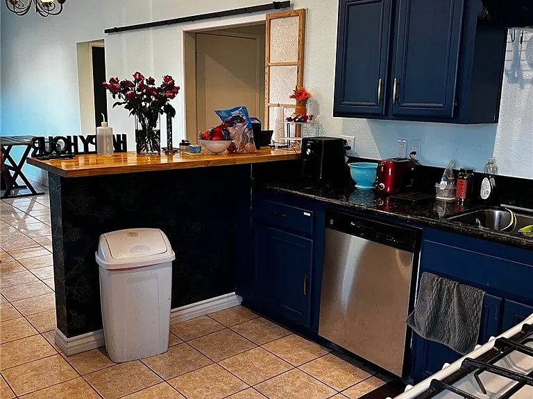 22950 Chambray Dr — Photo 4