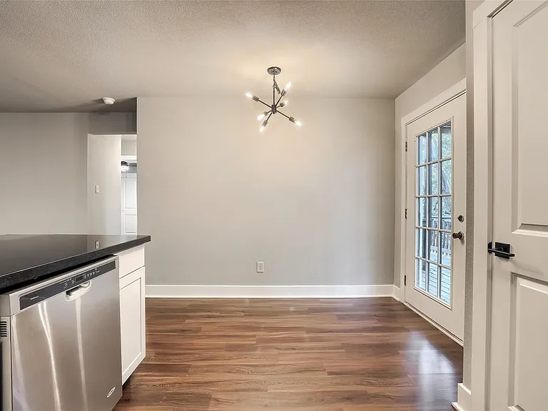 5909 Lago Vista Way #D — Photo 9