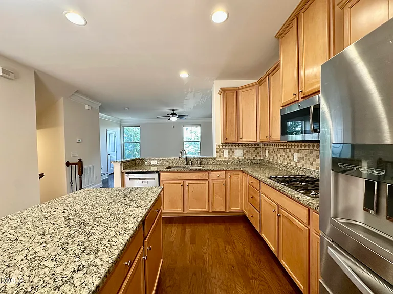 1004 Waymaker Ct — Photo 7