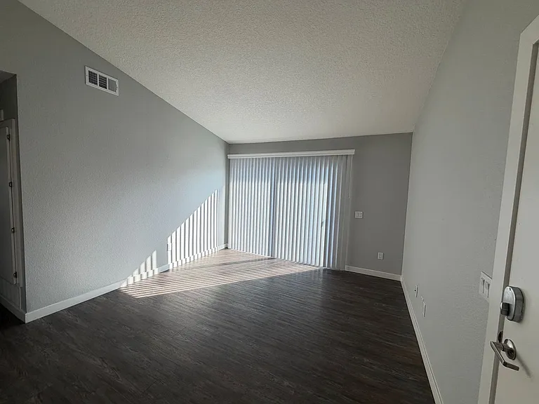 The James Apartments — Photo 74