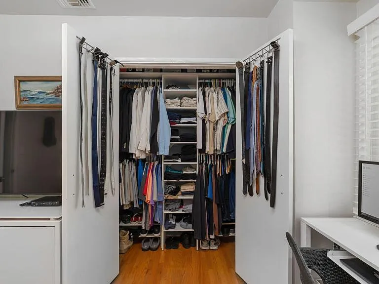 2030 N Altadena Dr — Photo 32