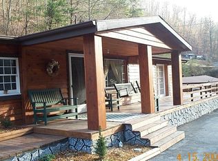 242 Groundhog Ln, Robinson Creek, KY 41560