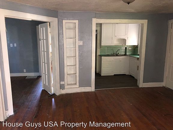 3rd image of 3321 Spruce Ave