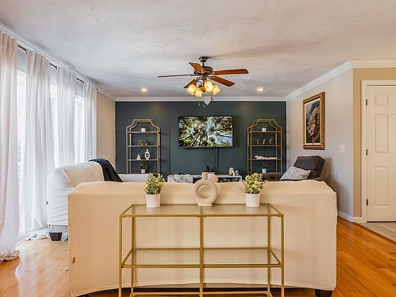 3rd image of 36 Sunrise Ave