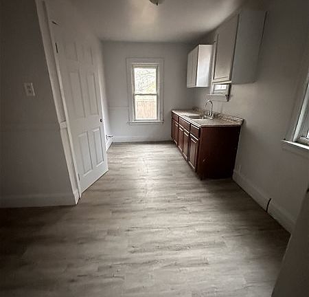 5th image of 15476 Sorrento Ave