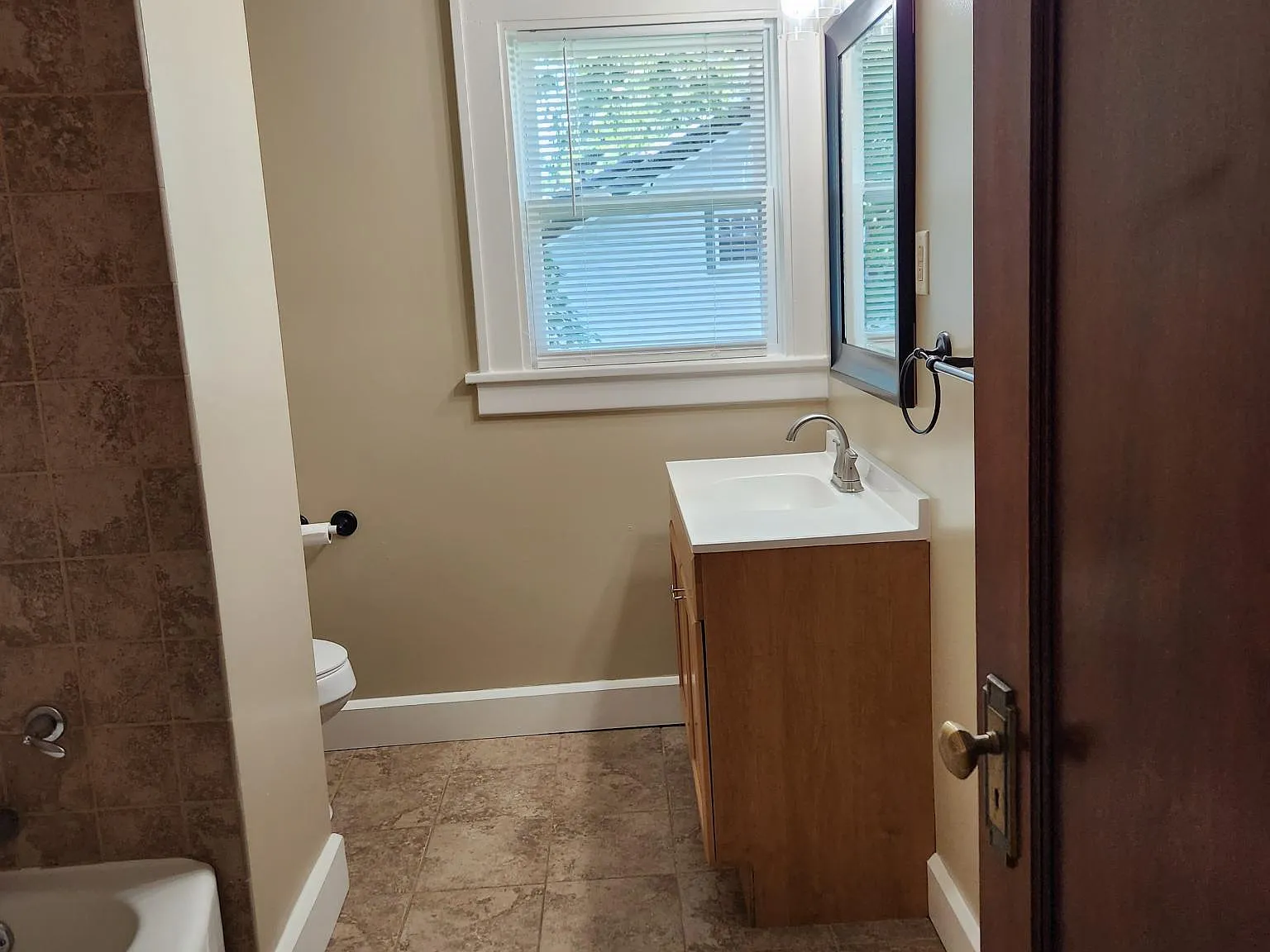 4 bed, 1.5 bath, 1880 sqft, $1,795 — Photo 4