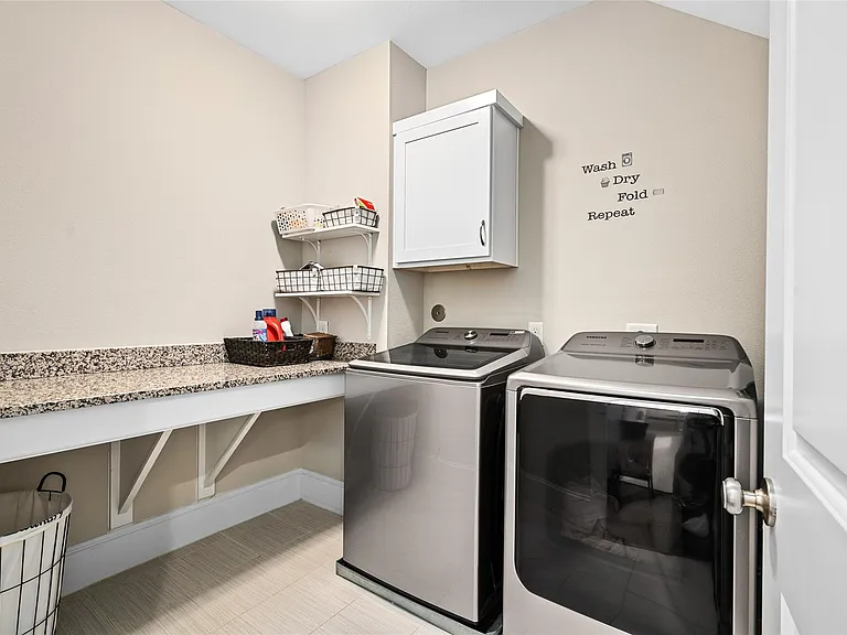 1407 Devonshire Manor Ln — Photo 25