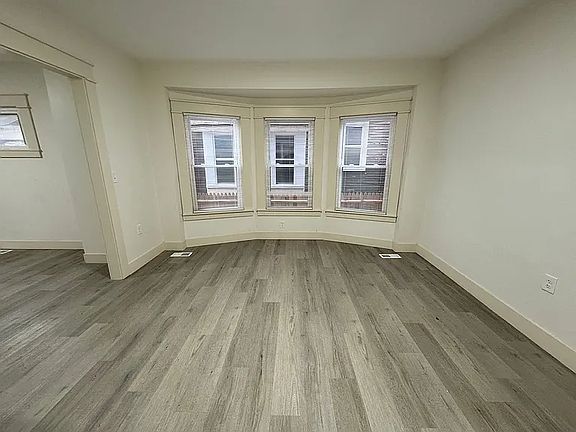 5th image of 138 Rockwood Ave