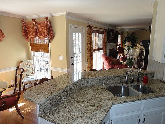 3rd image of 829 Mill Bend Dr