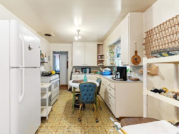 4th image of 301 Raymond Lane