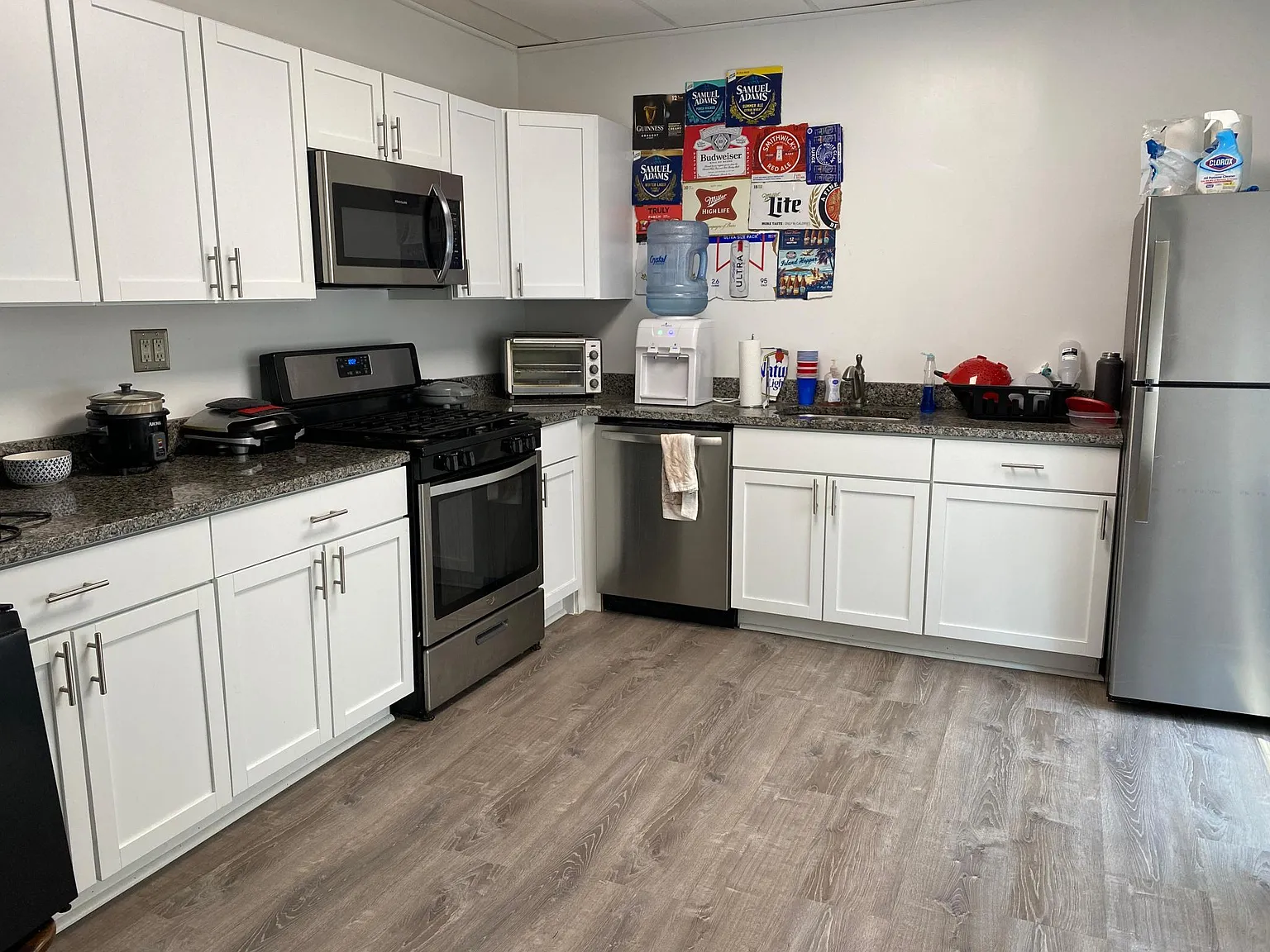 4 bed, 2500 sqft, $3,375 — Photo 2