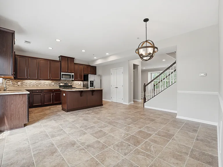 2305 Pointe View Dr — Photo 9