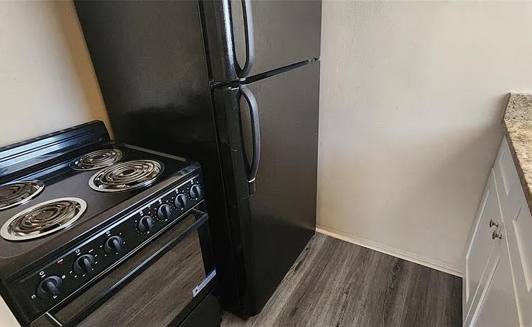 609 SW 4th Ave #2 — Photo 2