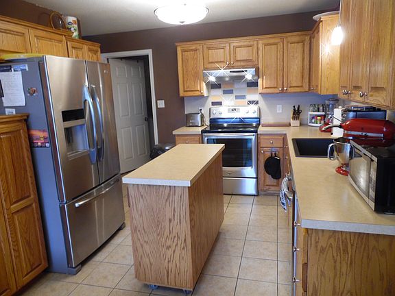 3rd image of 2436 Surrey Dr