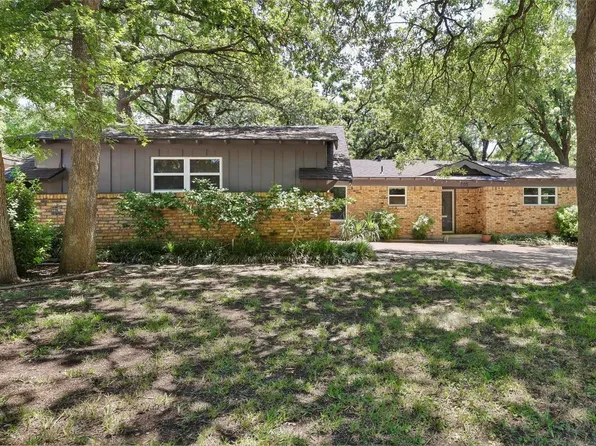 705 Oakwood Dr, Euless, TX 76040