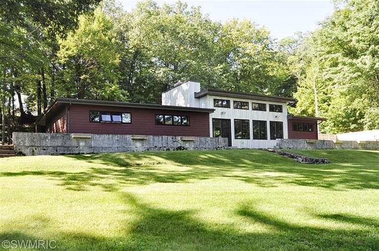 1st image of 2336 Crest Dr