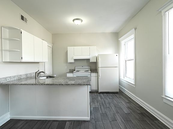 2nd image of 1478 Saint James Ct APT 5