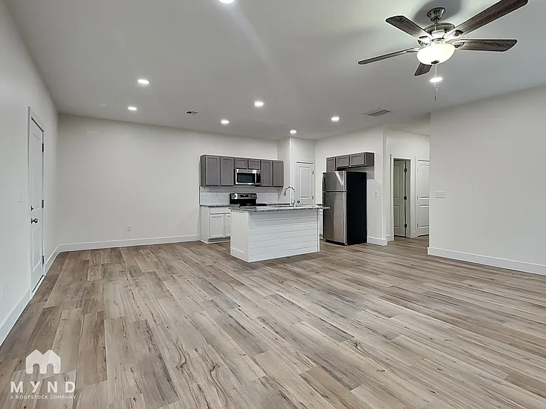 5801 Bristol St #5801 — Photo 4
