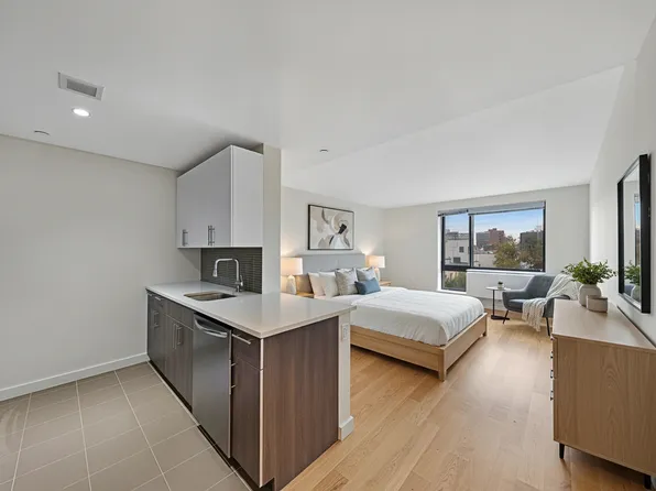 4472 11th St APT A504, Long Island City, NY 11101