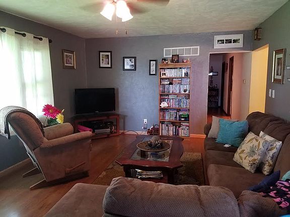 5th image of 406 4th Ave NE
