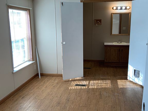 2nd image of 105 Holly Ln