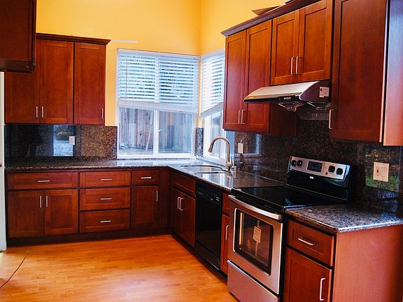 3rd image of 960 Aster Ct