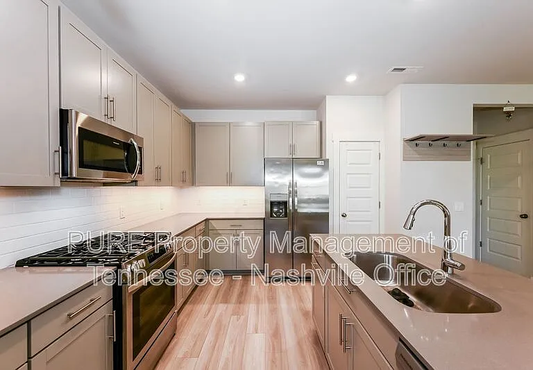2708 Fordham St — Photo 6