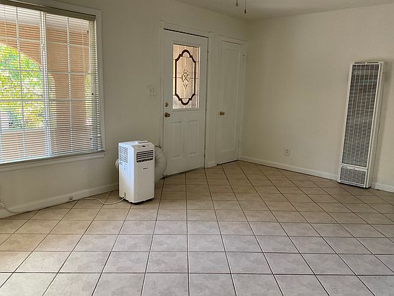4th image of 4811 Siskiyou Ave