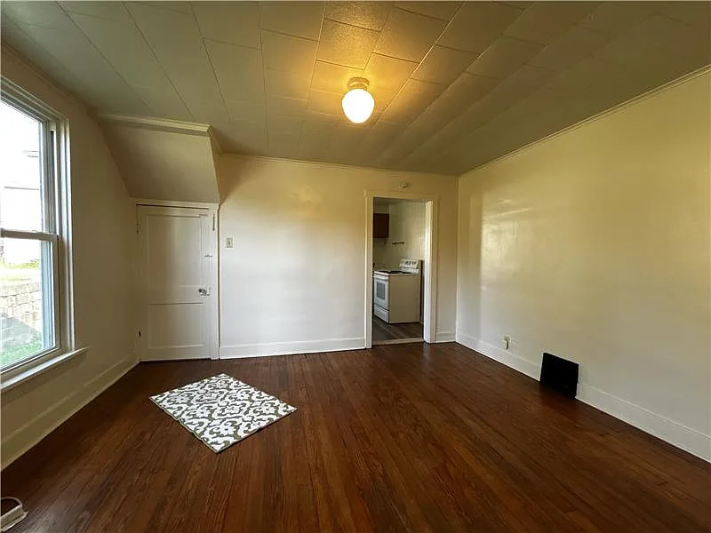 1 bed, $700 — Photo 3