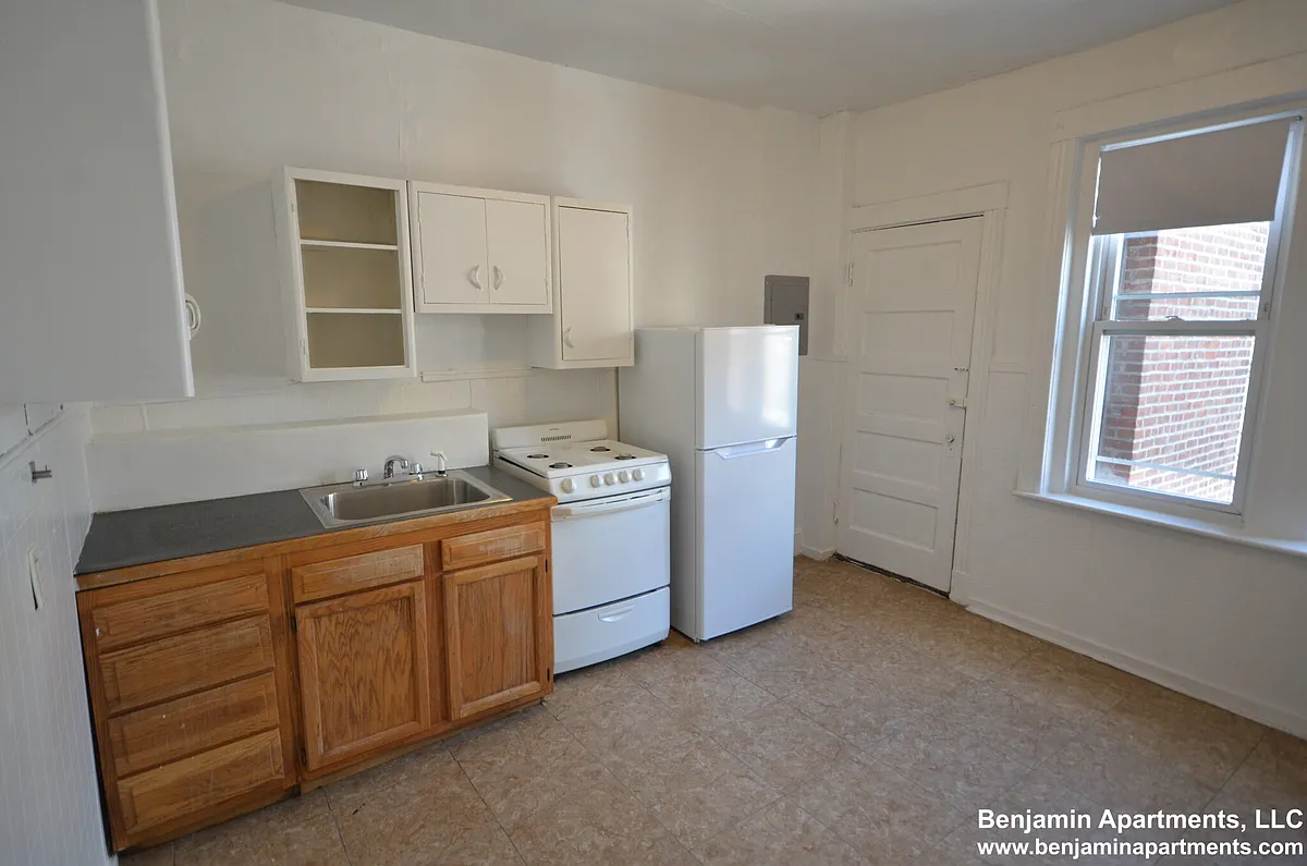 Photo 2 of 10 - 1381 Commonwealth Ave #8 - Boston, MA Building Photo - 1381 Commonwealth Ave #8