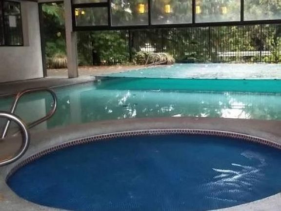 Pool / Hot tub