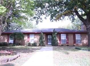 907 Clearview Cir, Krum, TX 76249