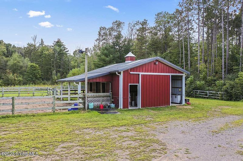 4th image of 281 Lake Road