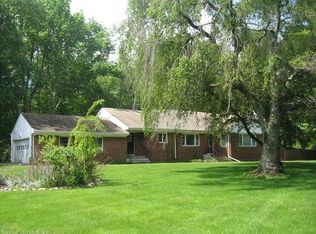4 Country Ct, Woodbridge, CT 06525