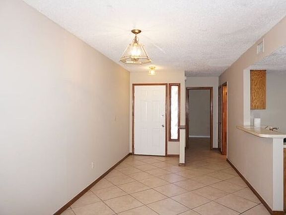 4th image of 4527 Melissa Ct W