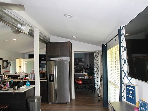 4th image of 650 Crestwood Dr