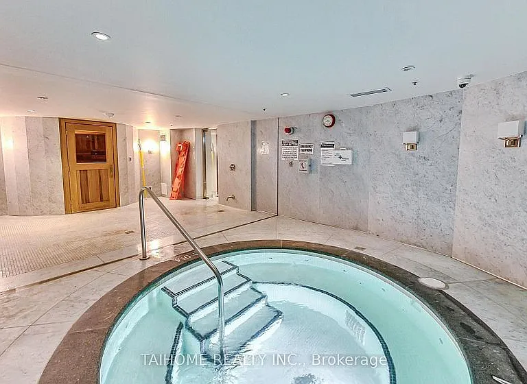 955 Bay St #307 — Photo 14