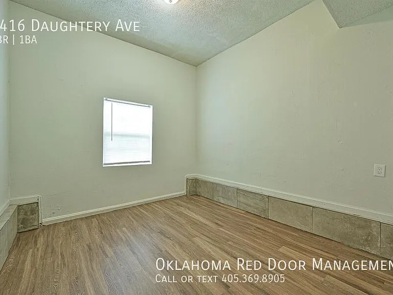 1416 Daugherty Ave — Photo 5