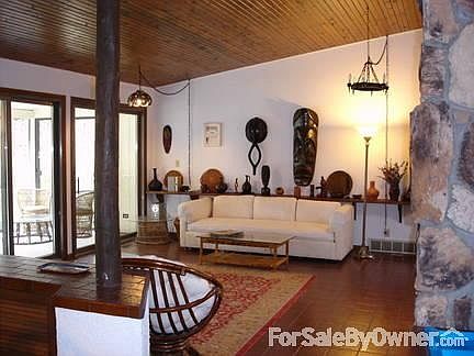 Living Room
						:
						Living room with Cathedral Ceiling