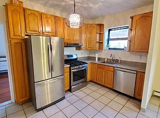 25-81 44th St #33, Astoria, NY 11103