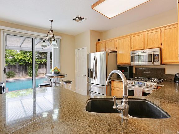 5th image of 1641 Cimmaron Dr