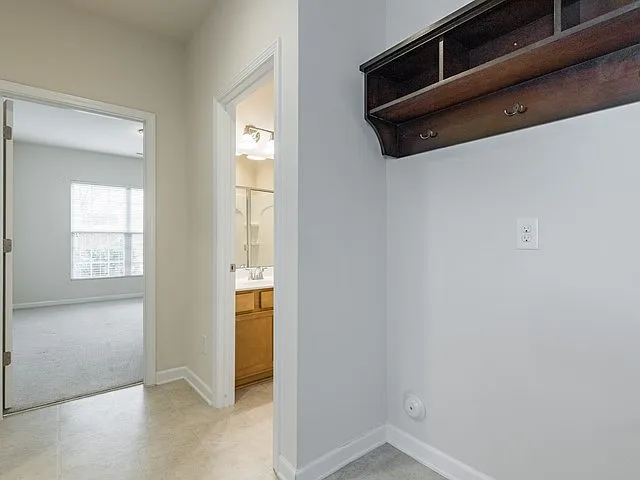416 Charleville Ct — Photo 22