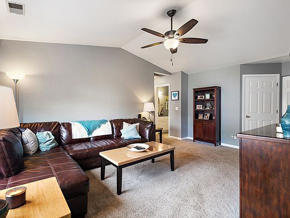2nd image of 1010 Lincolnshire Ct APT D
