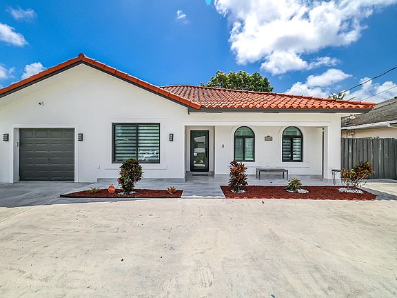 4th image of 2000 SW 28th Avenue