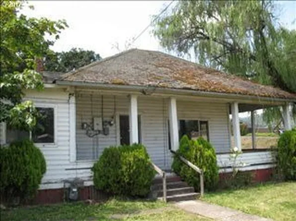 1903 SE Main St, Roseburg, OR 97470