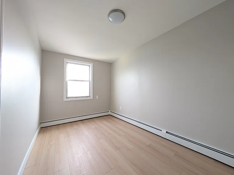 22 Somme St #3 — Photo 8