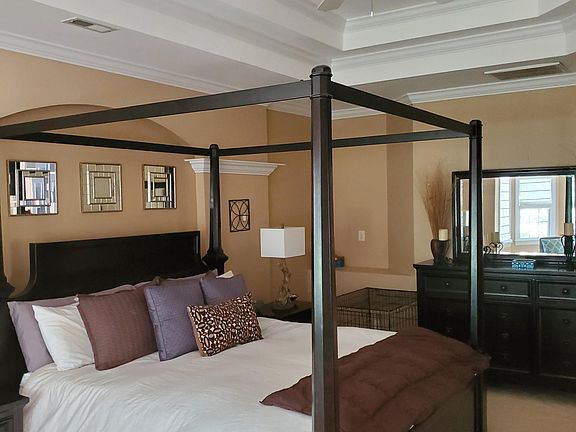 Huge master with tray celings and bay window sitting area